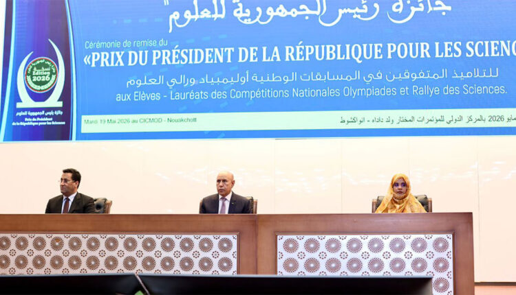 President of Republic Oversees Science Award Ceremony Presentation
