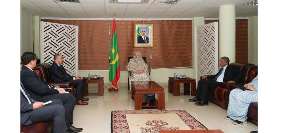 Trade Minister Receives Algerian Ambassador