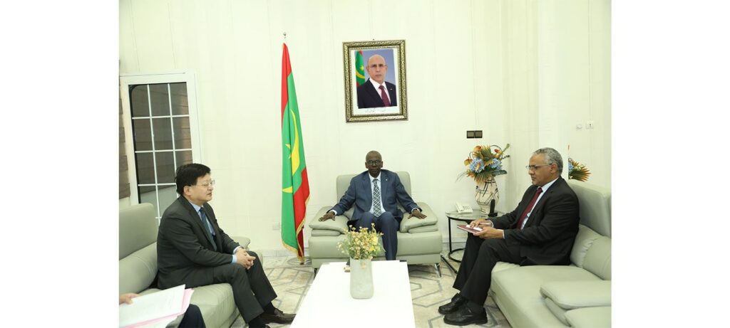 Finance Minister Meets with Chinese Ambassador