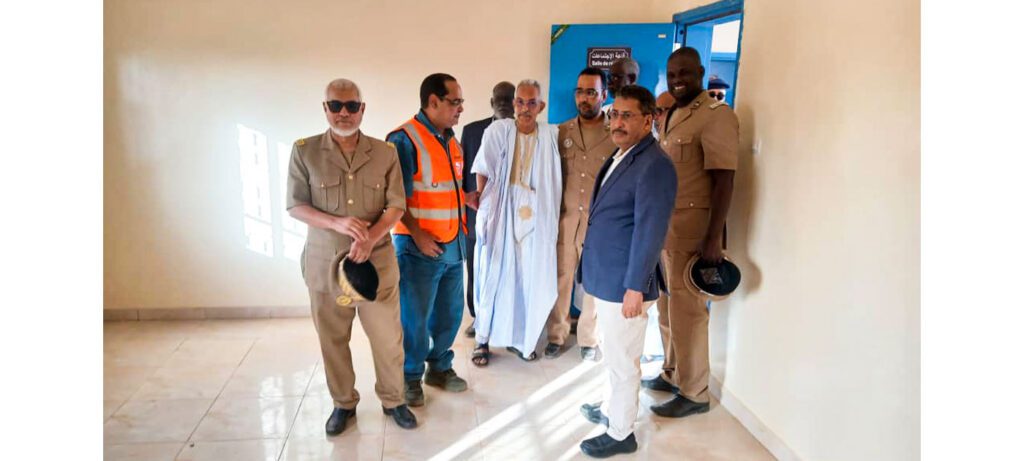 Le ministre de l’Équipement et des Transports inspecte les travaux de la composante sociale de la route Atar-Chinguetti