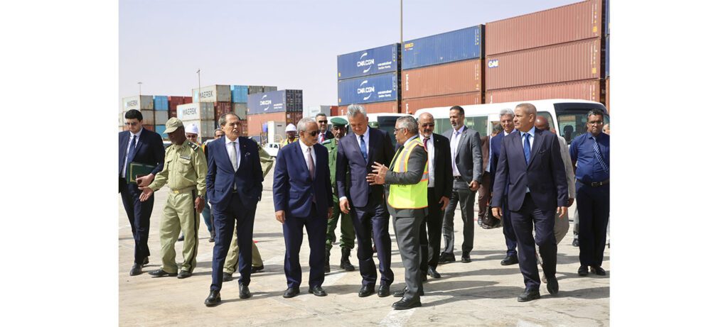 Le ministre des Affaires économiques et le ministre délégué marocain visitent le Port autonome de Nouakchott