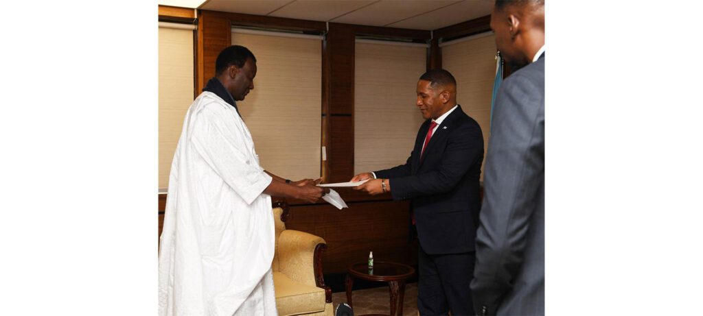 L’ambassadeur de Mauritanie auprès de la République du Botswana présente ses lettres de créance