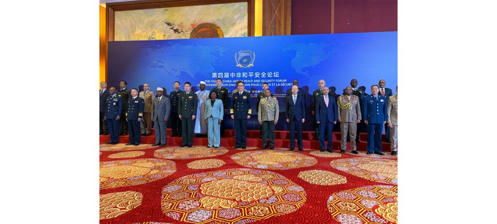 Le ministre de la Défense participe au Forum Chine-Afrique sur la paix et la sécurité et discute du renforcement de la coopération militaire
